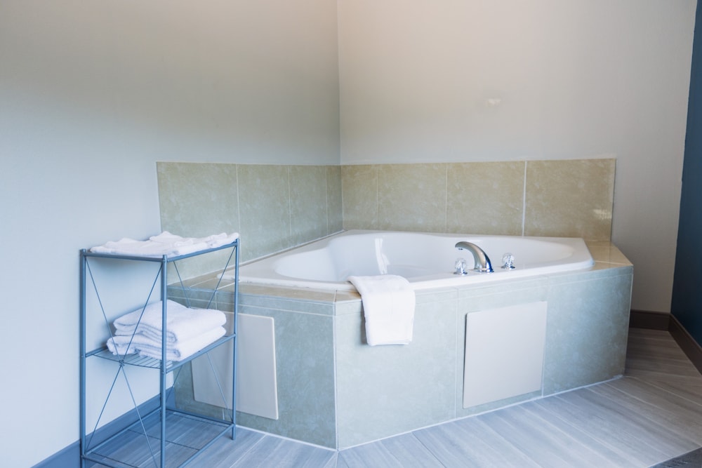 Suite, 1 King Bed, Jetted Tub - Photo 3