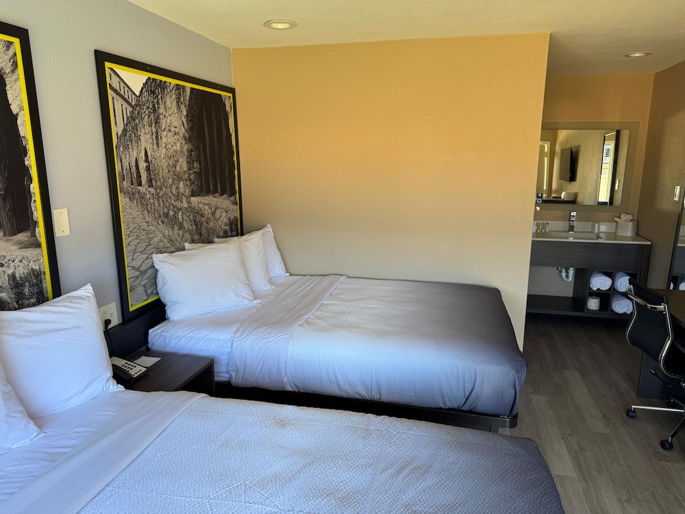 Room, 2 Double Beds, Non Smoking - Photo 1
