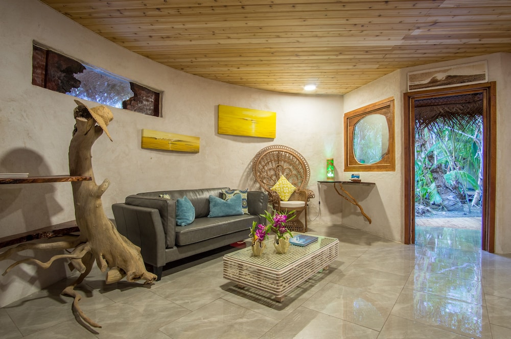 All Inclusive Private Bungalow 'Vini Vini 1' with Ensuite