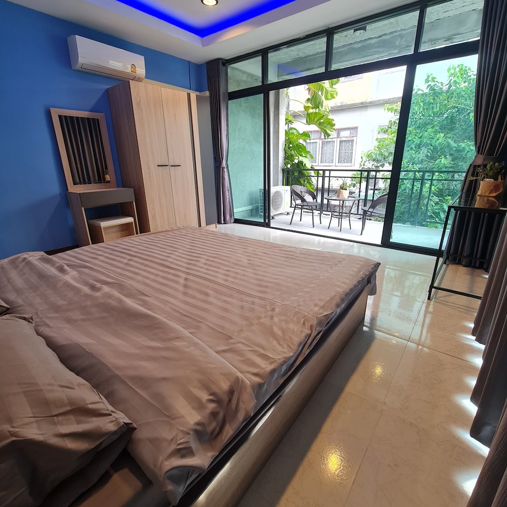Classic Room with shared bathroom photo 2