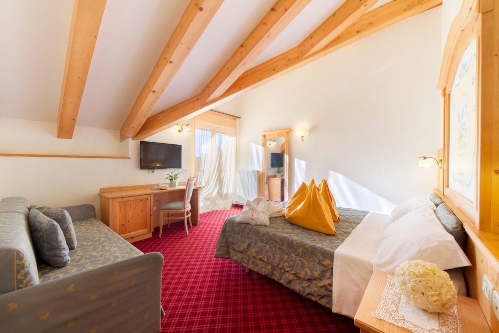 Panoramic Quadruple Room, Lake View photo 3