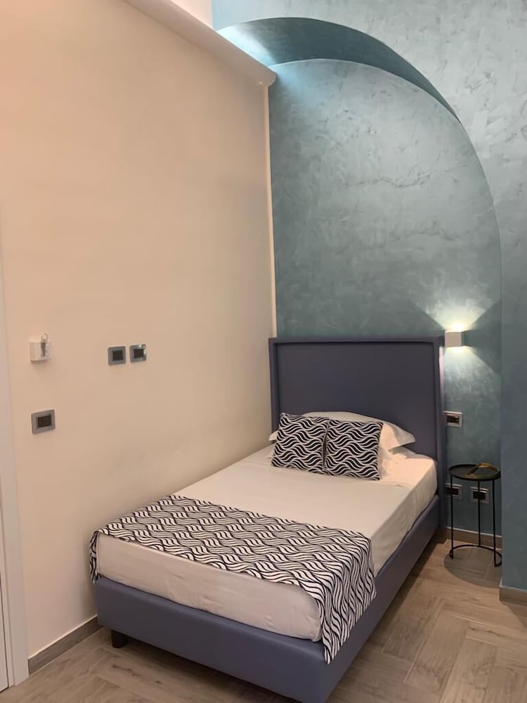 Standard Room, 1 Large Twin Bed, Non Smoking, Garden View