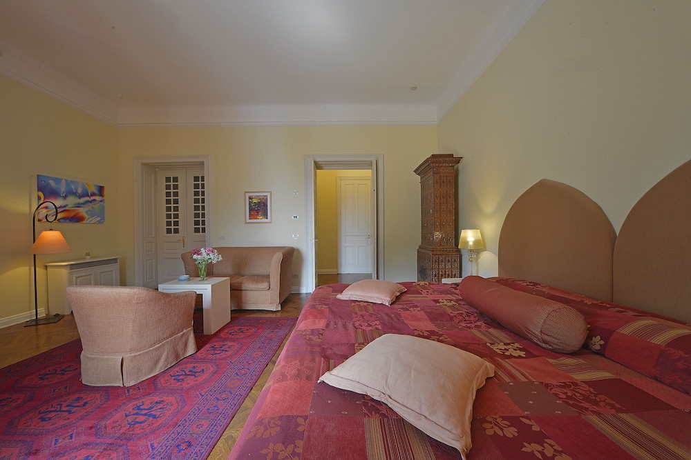 Superior Twin Room, Balcony, Sea Facing photo 2