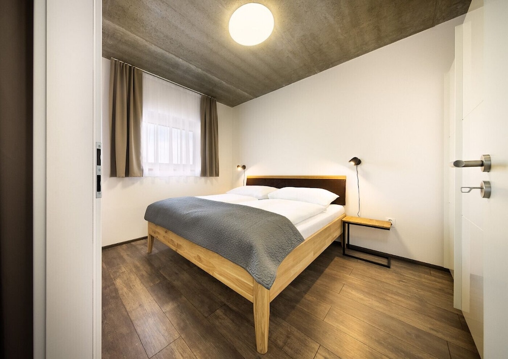 Deluxe Apartment photo 2