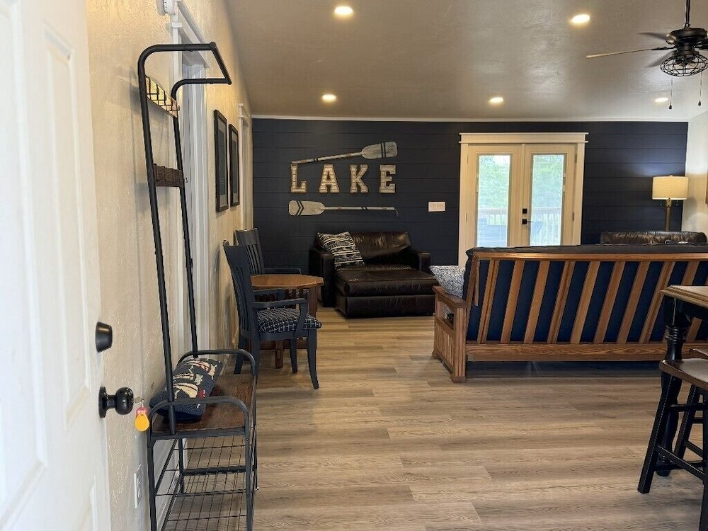 Charming Home, Lake View and Access - No Pets photo 2