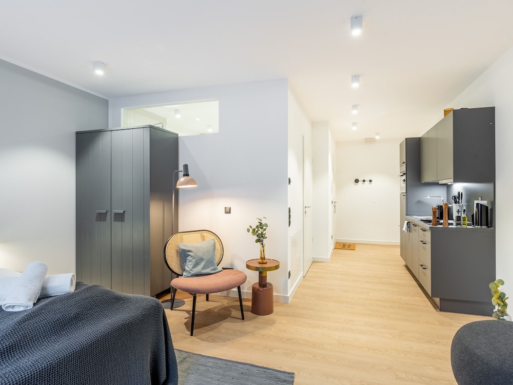 Suite L - Photo 7