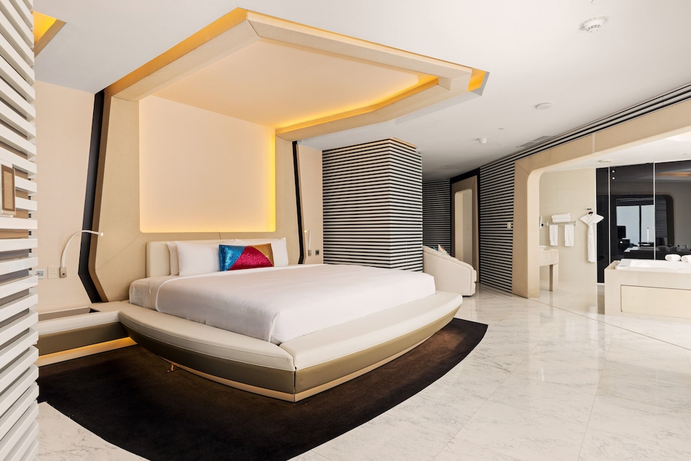 Sky Villa, 2 Bedrooms (1 King & 1 Round Bed)