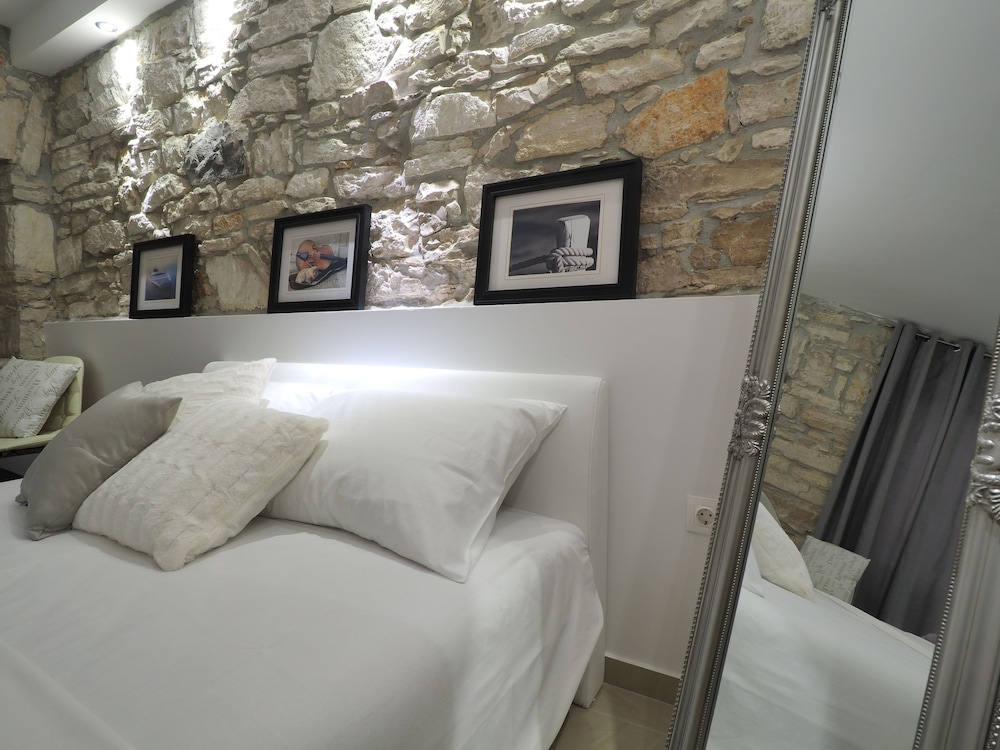 Last Minute Room photo 1