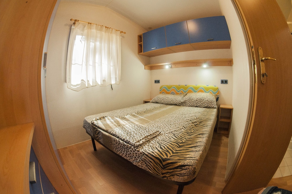 Deluxe Mobile Home, 1 Bedroom photo 2