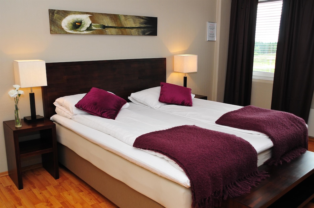 Suite, 1 King Bed, Non Smoking - Photo 2