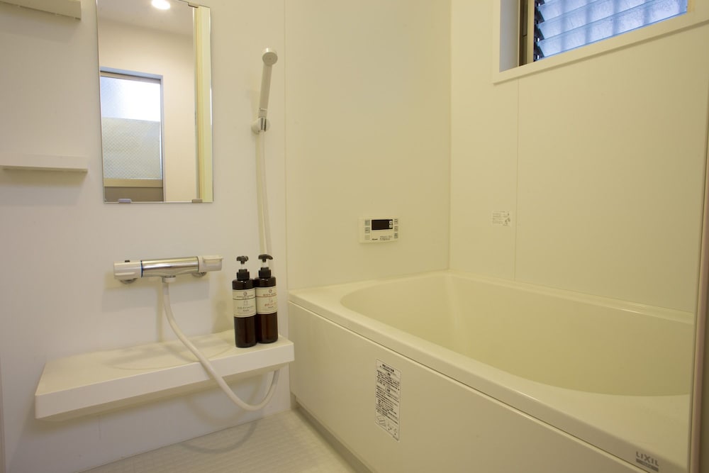 Traditional Twin Room, Private Bathroom photo 3