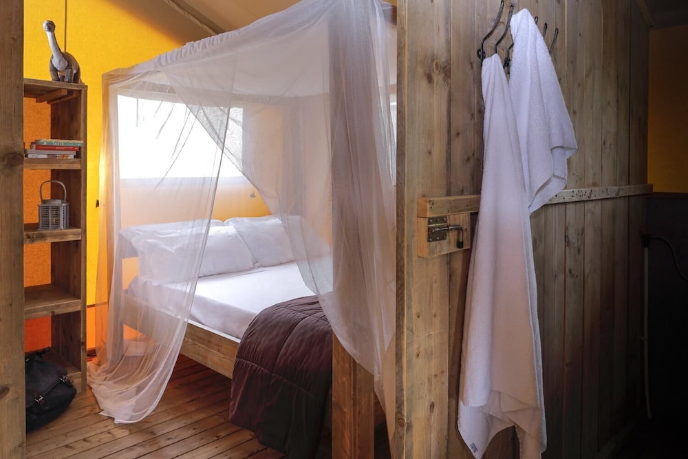 Tent, 3 Bedrooms - Photo 1