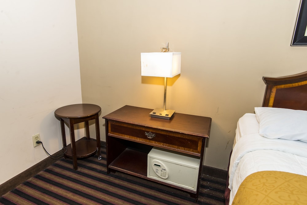 Standard Room, 1 Queen Bed photo 2