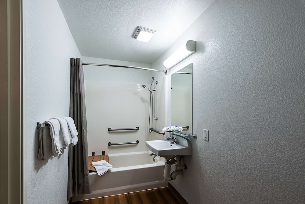 Standard Room, 2 Double Beds, Accessible, Non Smoking, photo 6