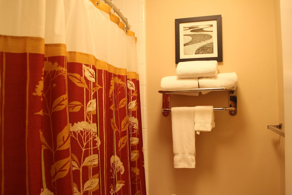 Room, 2 Queen Beds, River View photo 2
