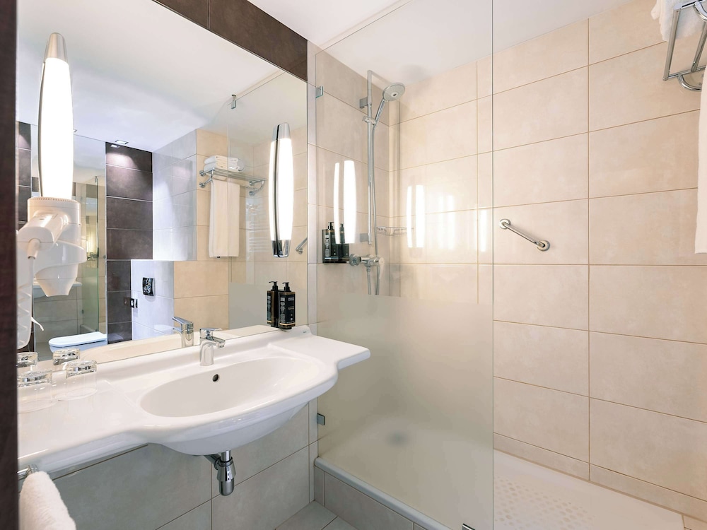 Standard Twin Room, 2 Twin Beds, Ground Floor - Photo 8