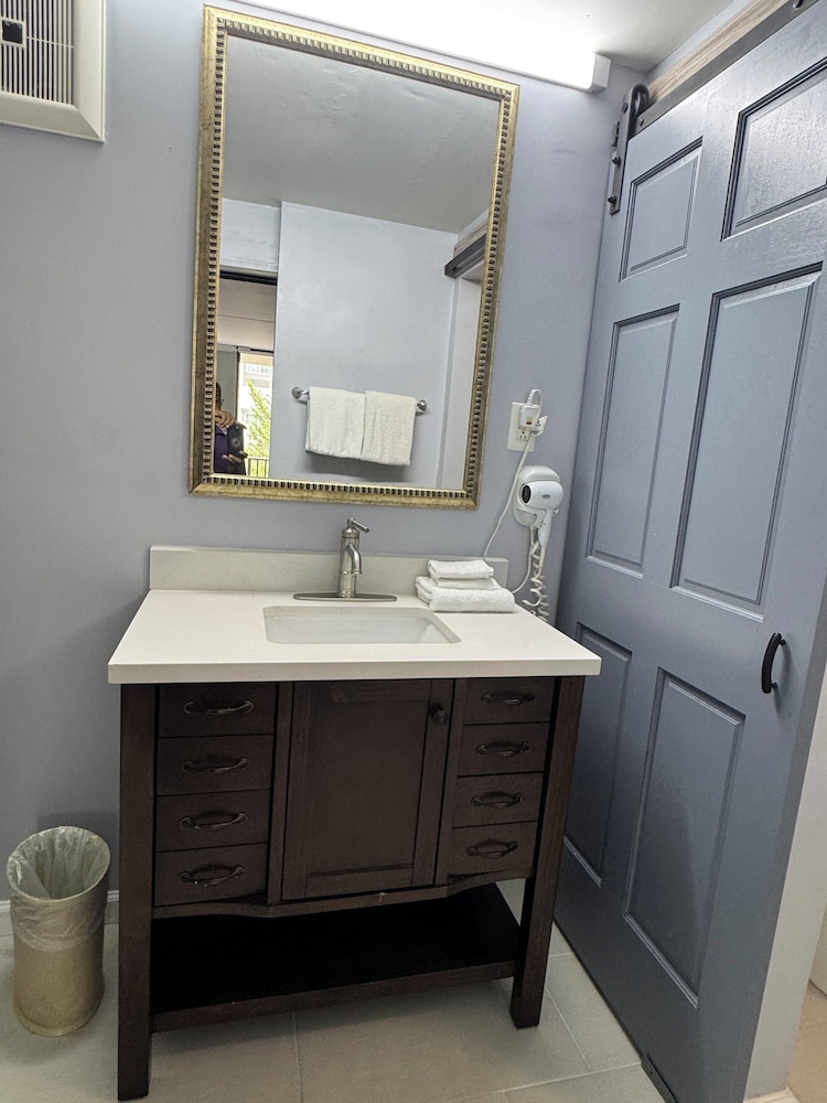 Executive Room, 2 Queen Beds photo 3