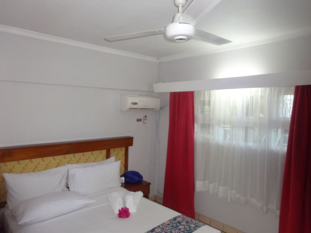 Deluxe Room, Multiple Beds, Courtyard View photo 2