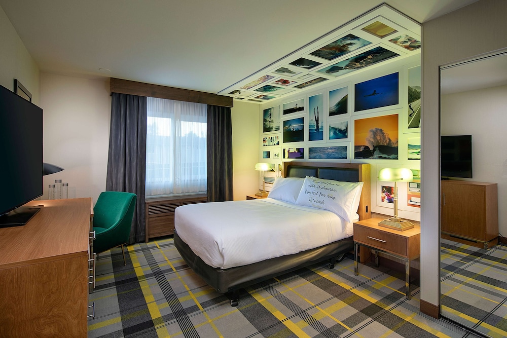 Room, 1 Queen Bed, Accessible (Roll-In Shower) - Photo 2