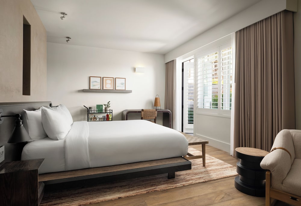 Suite, 1 King Bed, Patio, Garden View - Photo 1