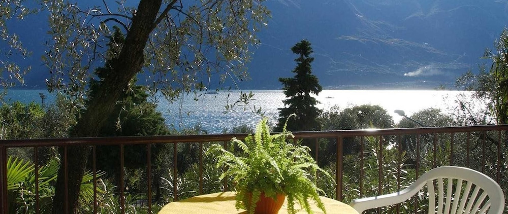 Quadruple Room, Lake View photo 3