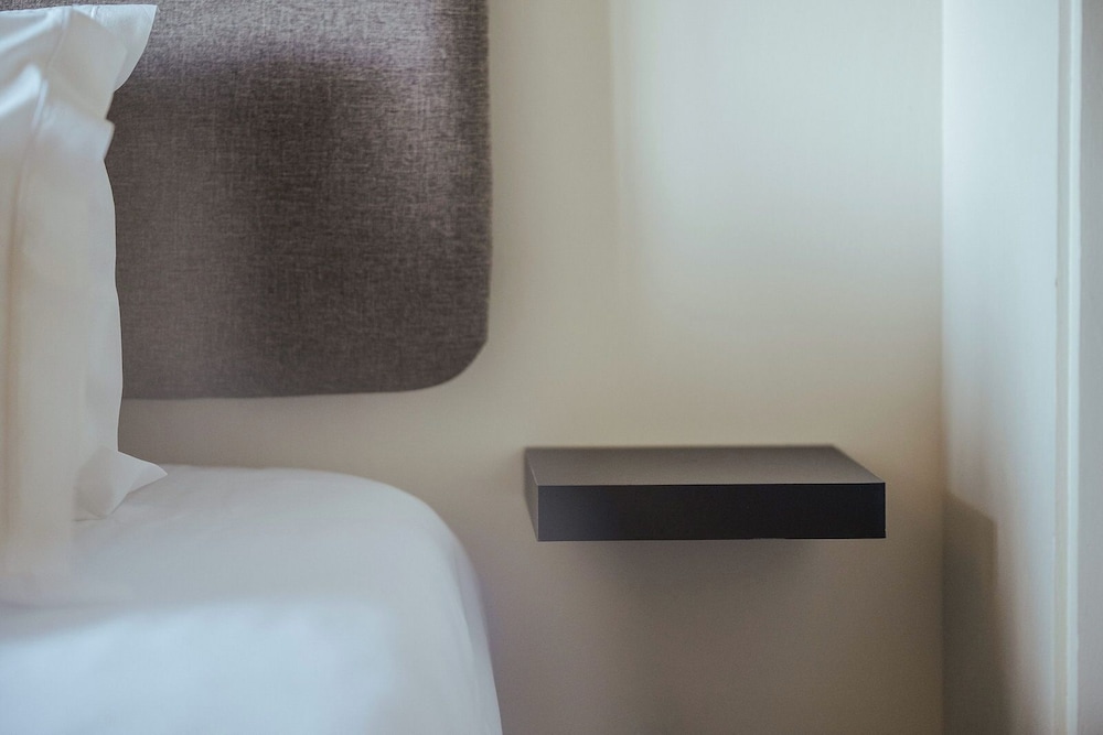 Premium Twin Room - Photo 2