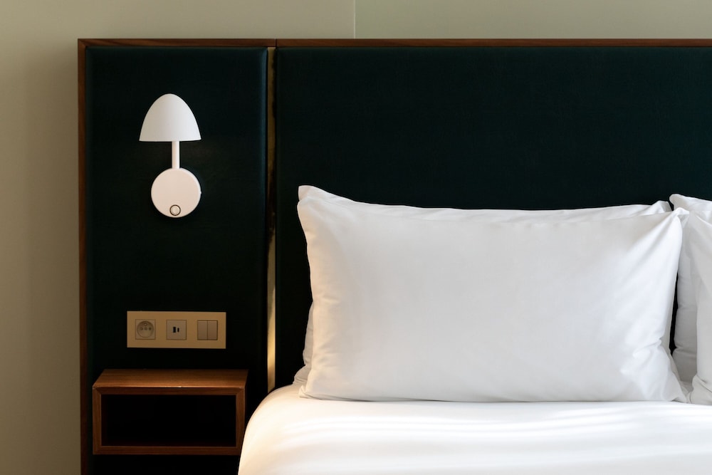 Deluxe Room, 1 King Bed - Photo 6