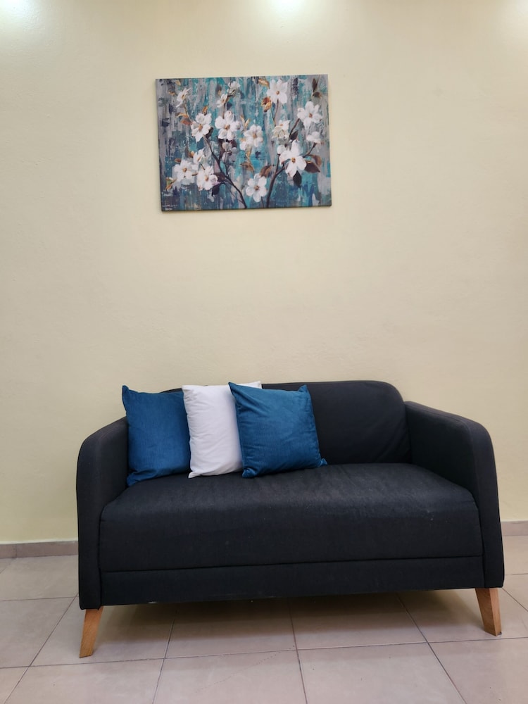 Traditional Apartment photo 2