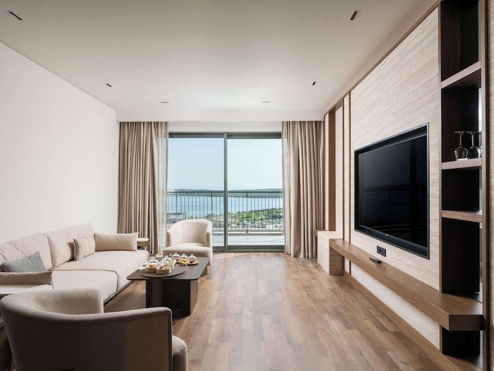 Presidential Suite with 2 Bedrooms & Private Pool Sea View 2+1 Room (Community Zone)