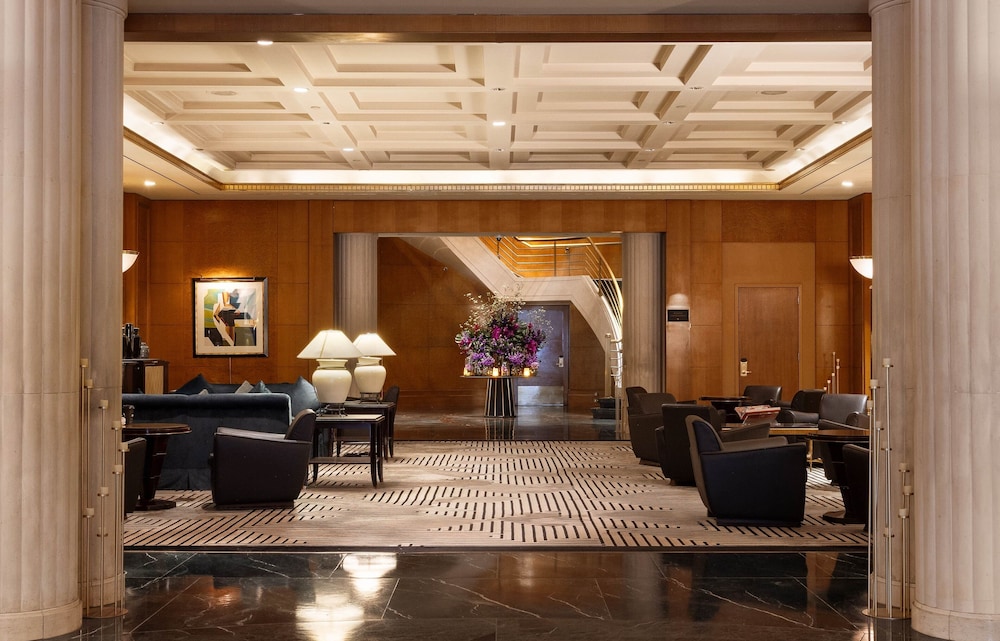 Signature Iconic Building View, High Floors, 1 Bedroom, King Suite