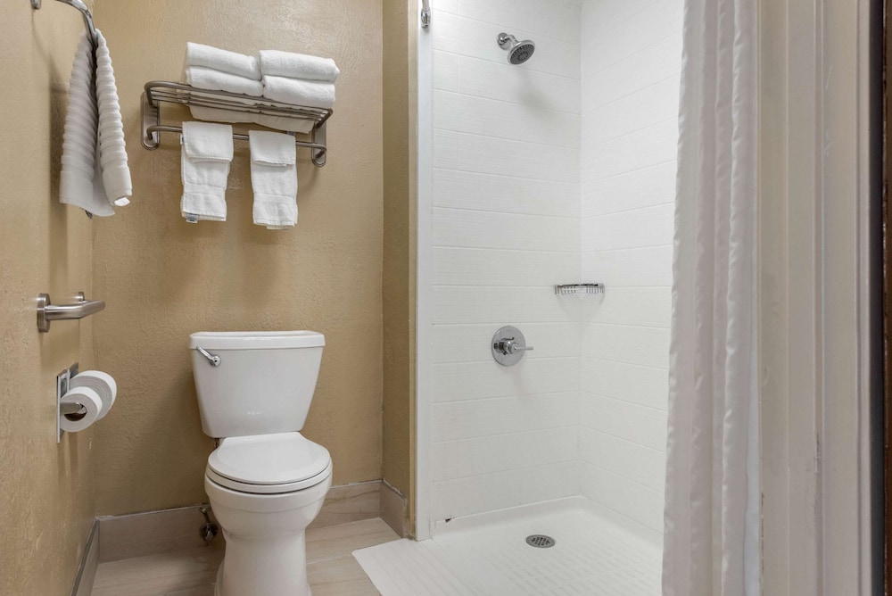 Room, 2 Queen Beds, Accessible, Non Smoking - Photo 4