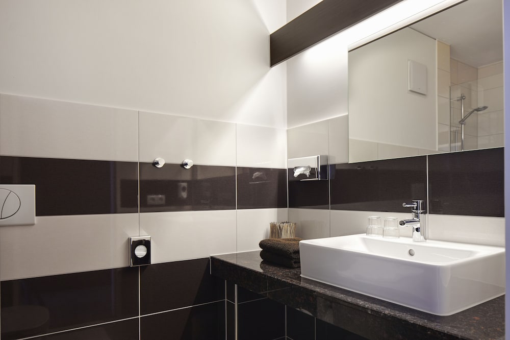 Double Room thumbnail 6