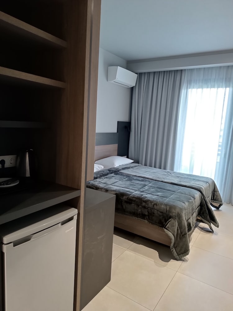 Standard Double or Twin Room, Balcony - Photo 4