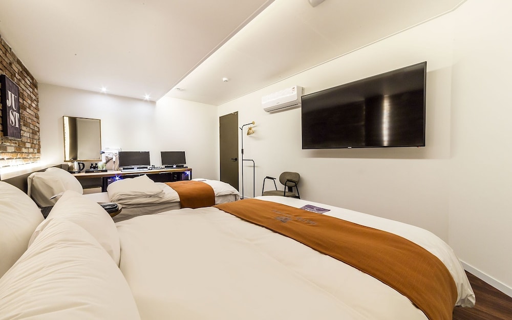 Room (Twin - Twin Bed (OTT)) photo 2