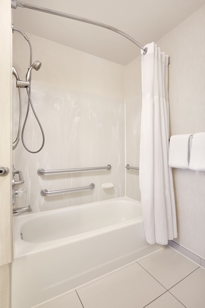 Suite, 1 Bedroom - Photo 4