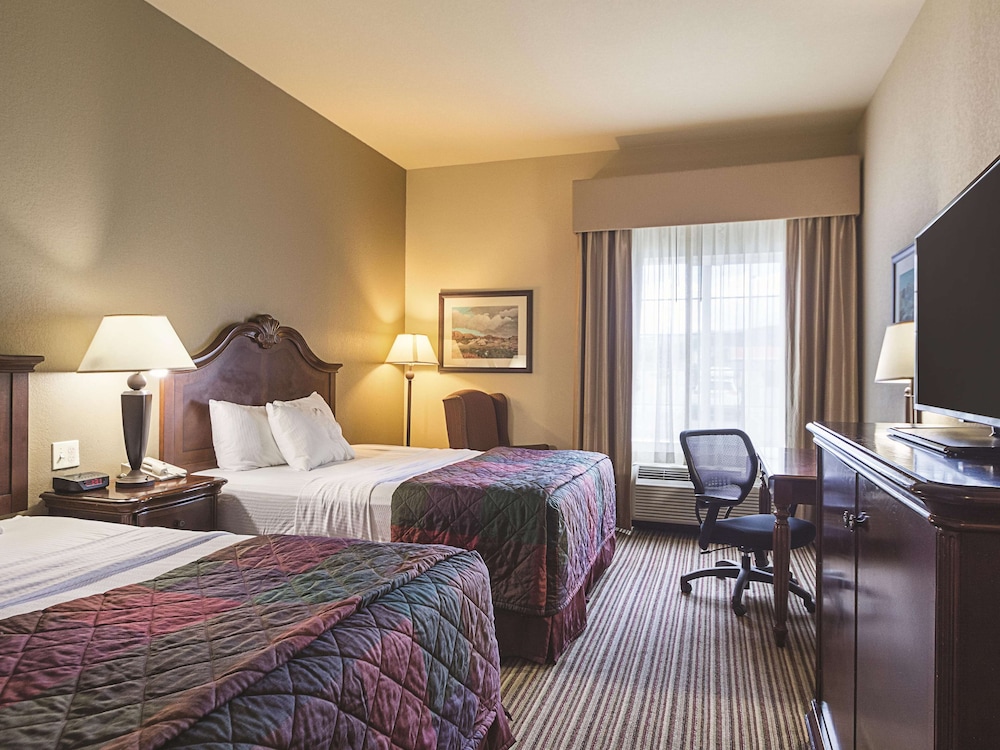 Deluxe Suite, 2 Queen Beds, Non Smoking photo 1