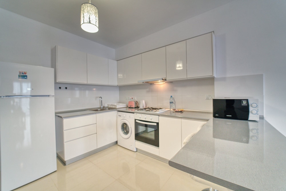 Apartment, 2 Bedrooms - Photo 3