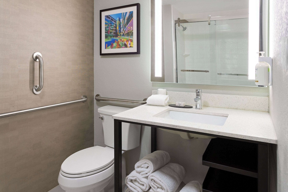 Room, Multiple Beds, Non Smoking (Shower) - Photo 4