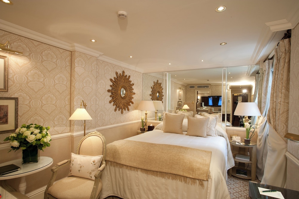 Superior Queen Room thumbnail 5
