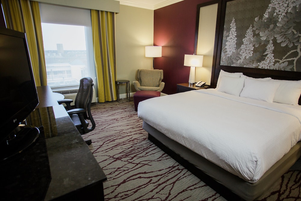 Room, 1 King Bed (Hearing Accessible) - Photo 5