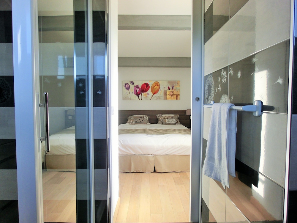 Superior Double Room, 1 Queen Bed, Terrace, Sea View photo 2