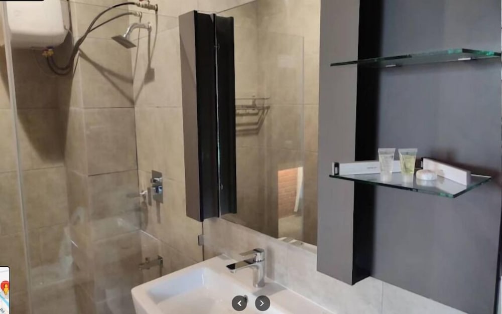 Deluxe Triple Room, City View photo 3