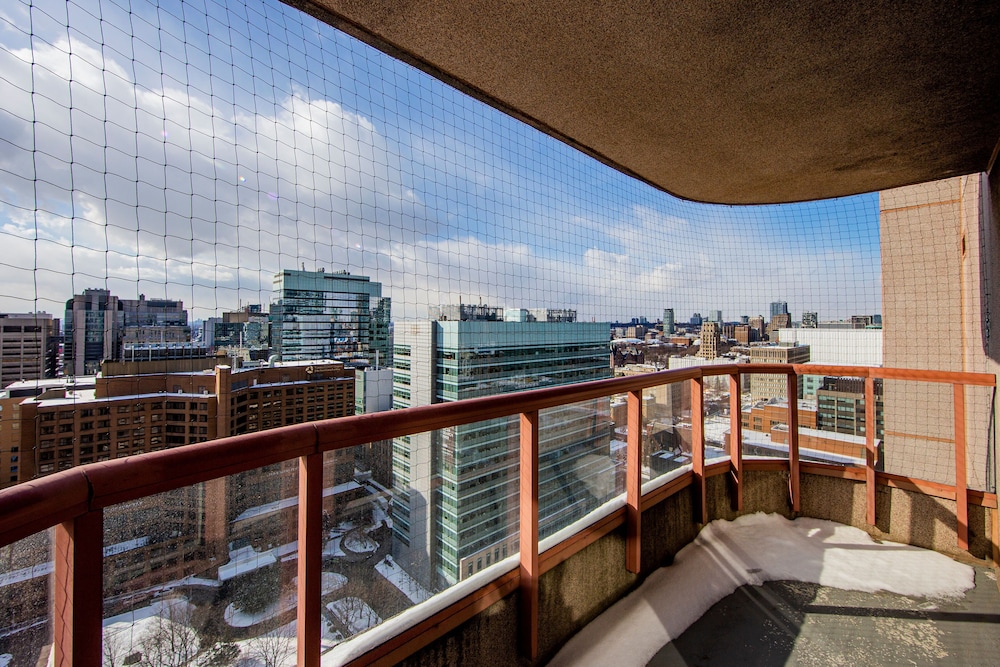 Spacious Furnished Apartment Sleeps 4, 2 Tvs, Walkout Balcony, Parking Available, 写真 18