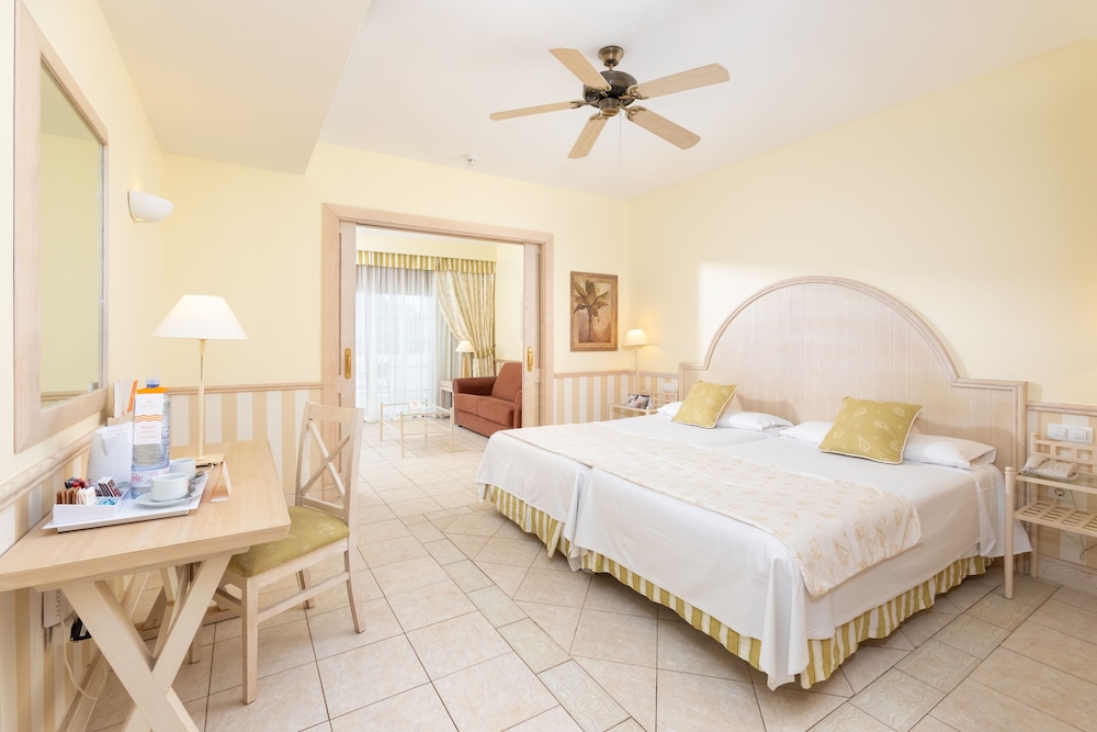 Habitación Familiar Superior, 2 Dormitorios (4 Adultos y 1 Niño)