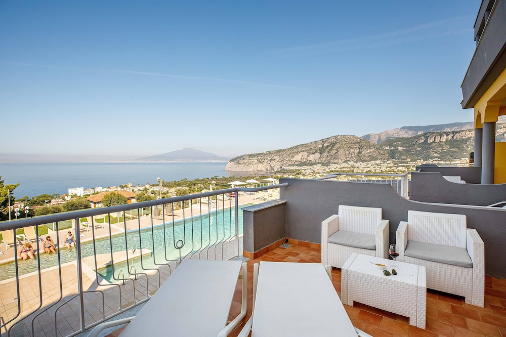 Junior Suite, Balcony photo 3