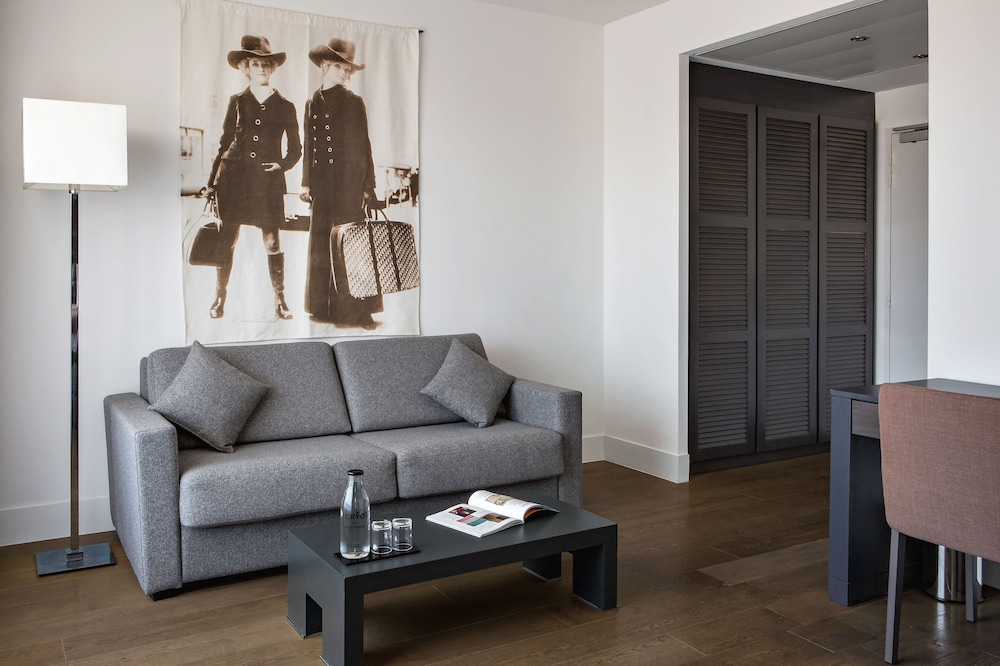 Suite, 1 King Bed with Sofa bed, Terrace - Photo 3
