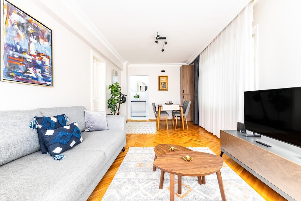 Apartment photo 2