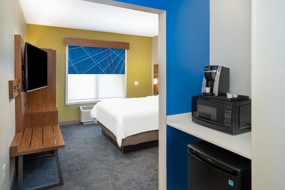Standard Room, 1 Queen Bed, Accessible (Comms Accessible. Roll-In Shower)