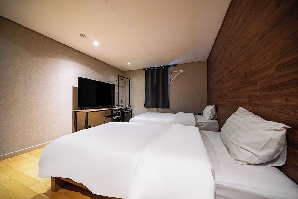 Luxury Twin Room, 2 Twin Beds - Photo 13