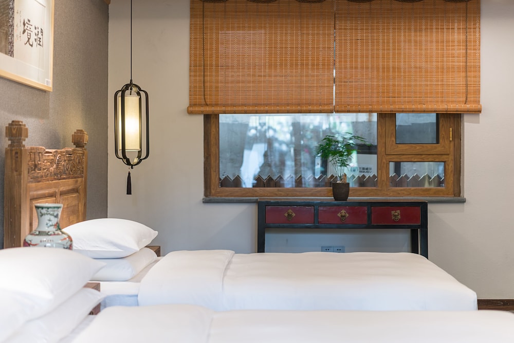 Premium Triple Room, Multiple Beds, Bathtub, Garden View photo 2